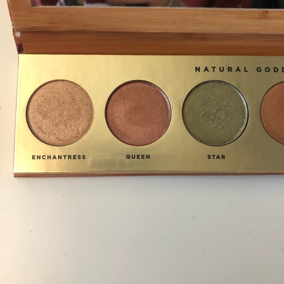 butter LONDON Natural Goddess palette - Picture 4 of 5